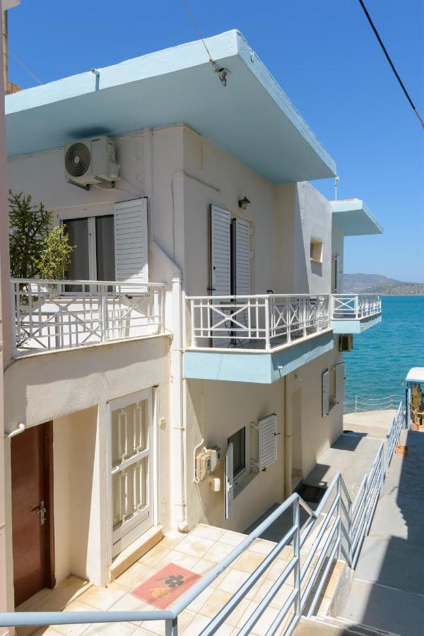 Margarita's Seafront Luxury Apartmán *